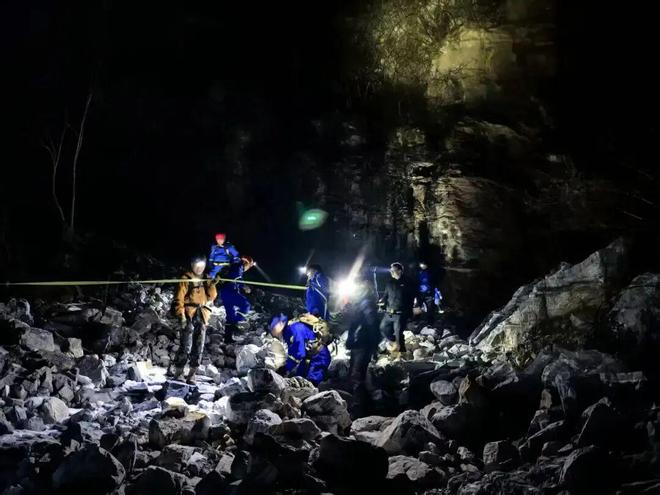 38岁男子爬野山坠崖遇难 系两个孩子的父亲