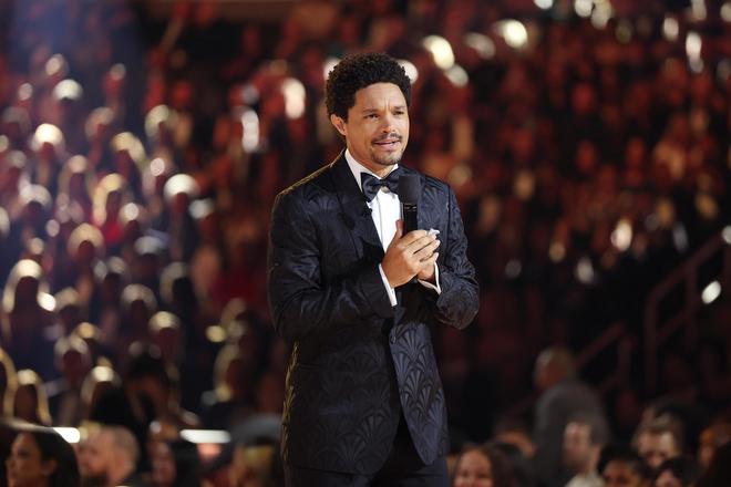 美名嘴讽刺特朗普：萝莉岛没了 买格陵兰和克林顿玩