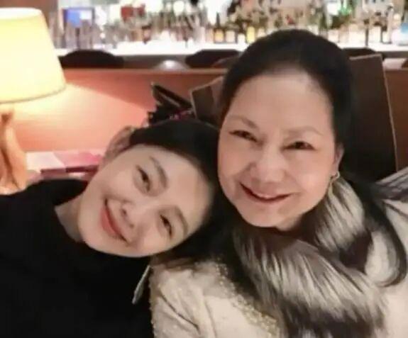 媒体：＂大S遗产继承第一顺位是具俊晔＂ 这热搜有点怪