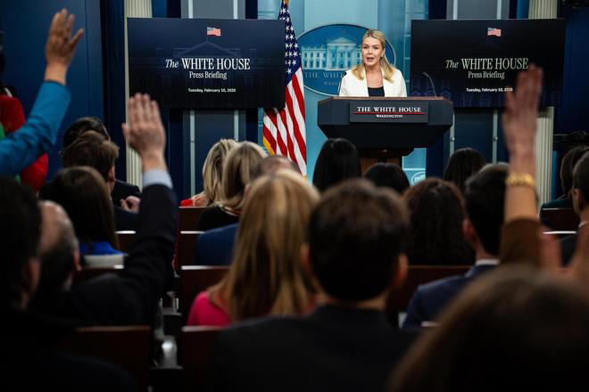 美商务部长涉爱泼斯坦案出席听证会：就上岛吃了顿饭