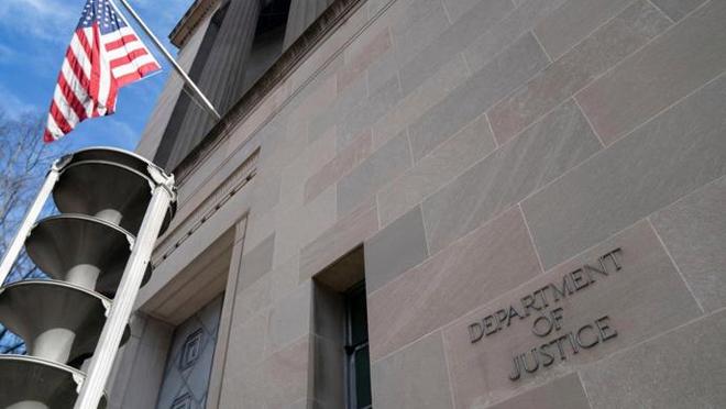 爱泼斯坦案引党争 克林顿与＂性侵受害者＂浴缸照被炒作