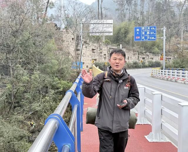 湖北95后小伙从上海走回老家过年！36天瘦了27斤