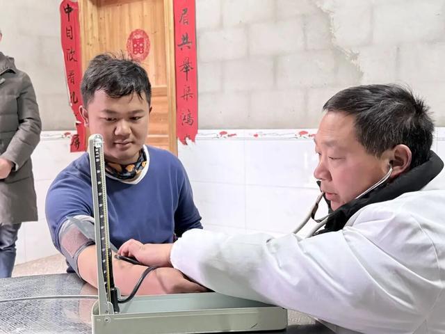 俩法国小伙辞职后徒步上万公里到上海：耗时约500天